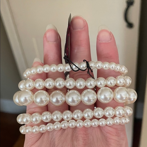 Paparazzi White Pearl and Silver Crystal stretch bracelet. - Picture 2 of 5